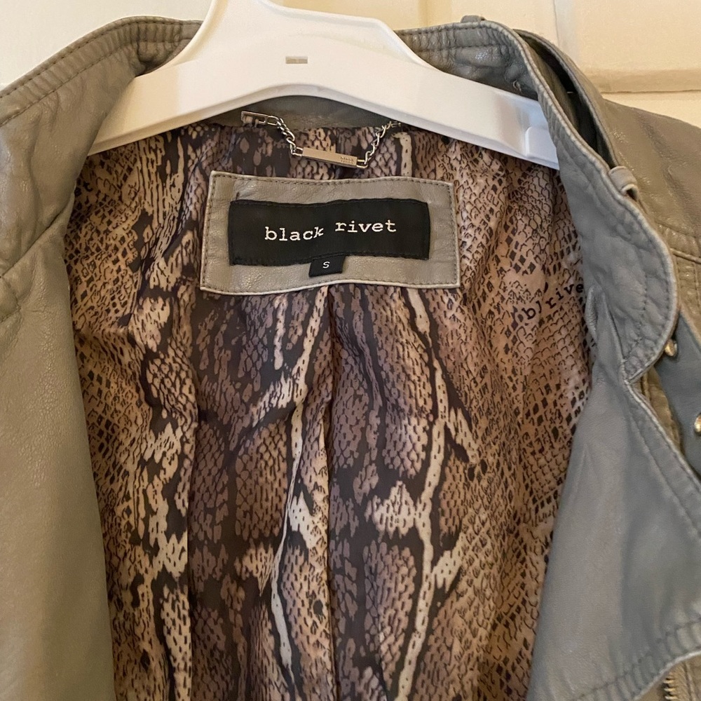 Jacket - Picture 3 of 4